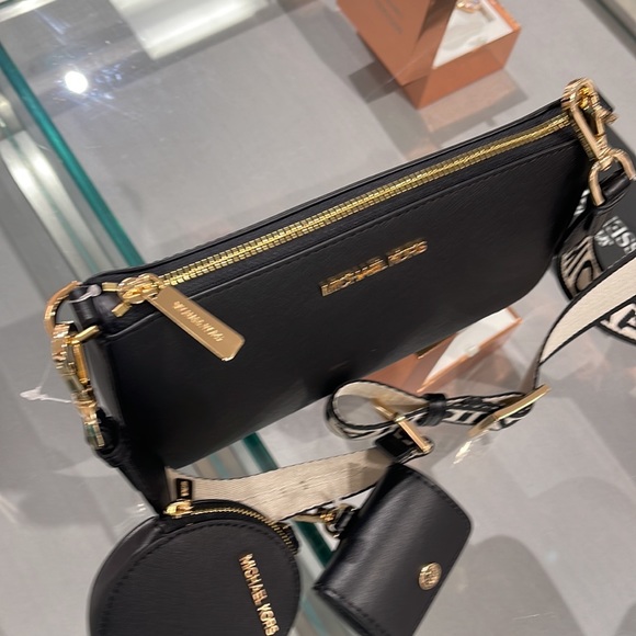 MICHAEL KORS
Jet Set Saffiano Leather Crossbody Bag with Case for Airpods Pro® - Picture 5 of 16